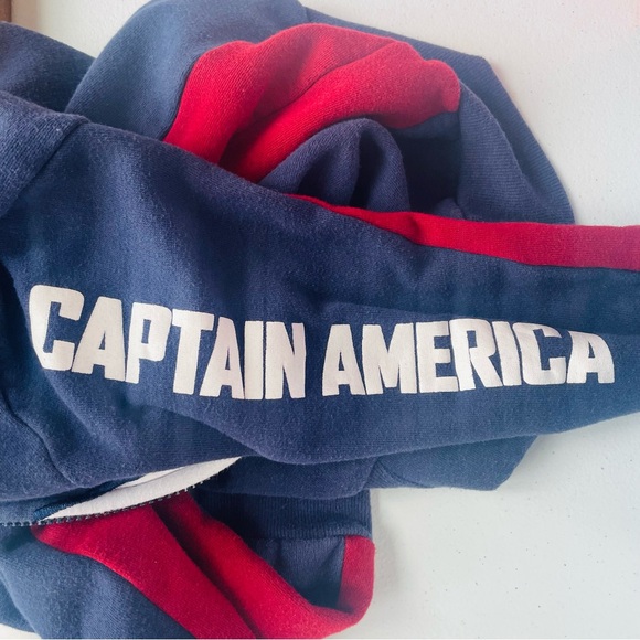 Captain America Sweatshirt - Picture 4 of 4